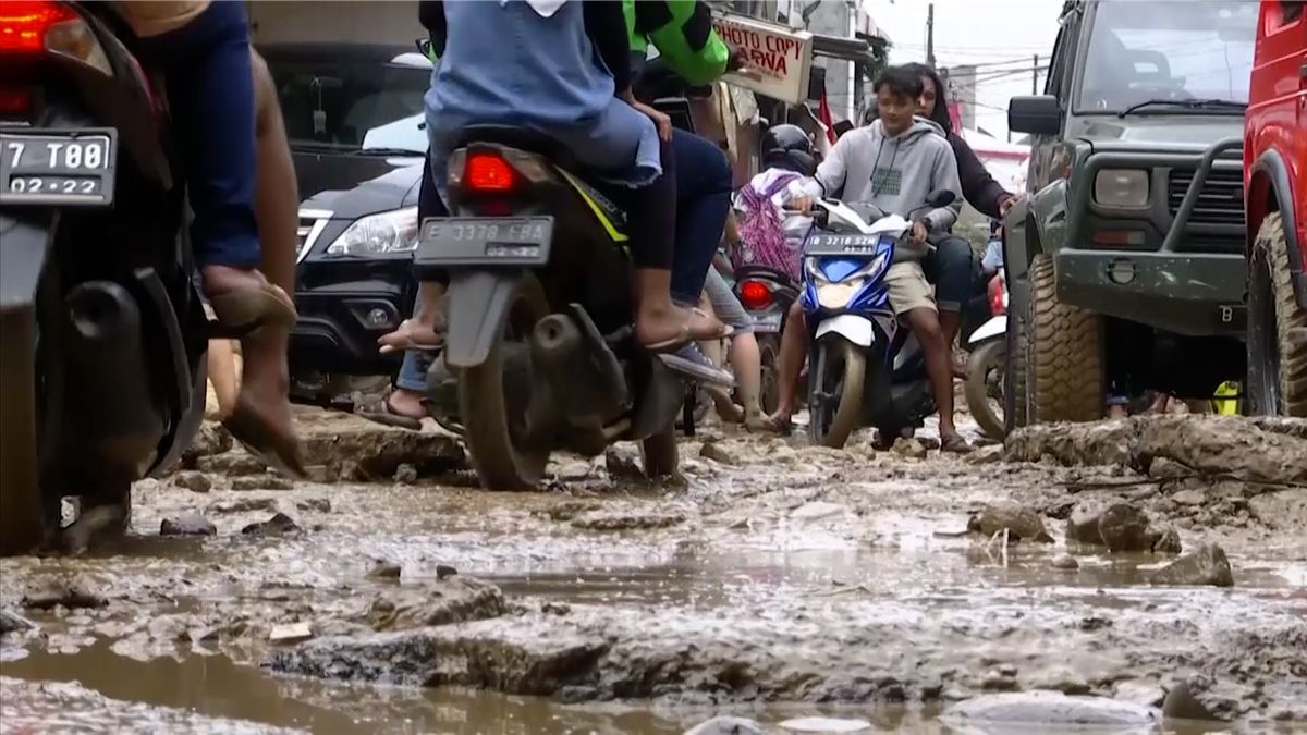 Indonésii zasáhly přívalové deště. Během záplav zemřelo 53 lidí